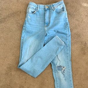 Light wash ripped skinny jeans